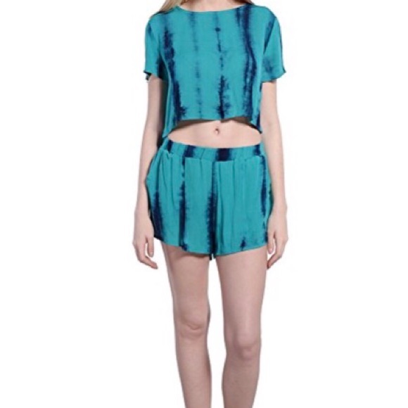 Wink Gal crop top and shorts set - Picture 1 of 6